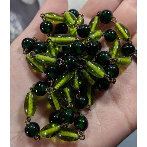 Vintage Cottagecore Green Glass Beaded Necklace - Picture 5 of 5